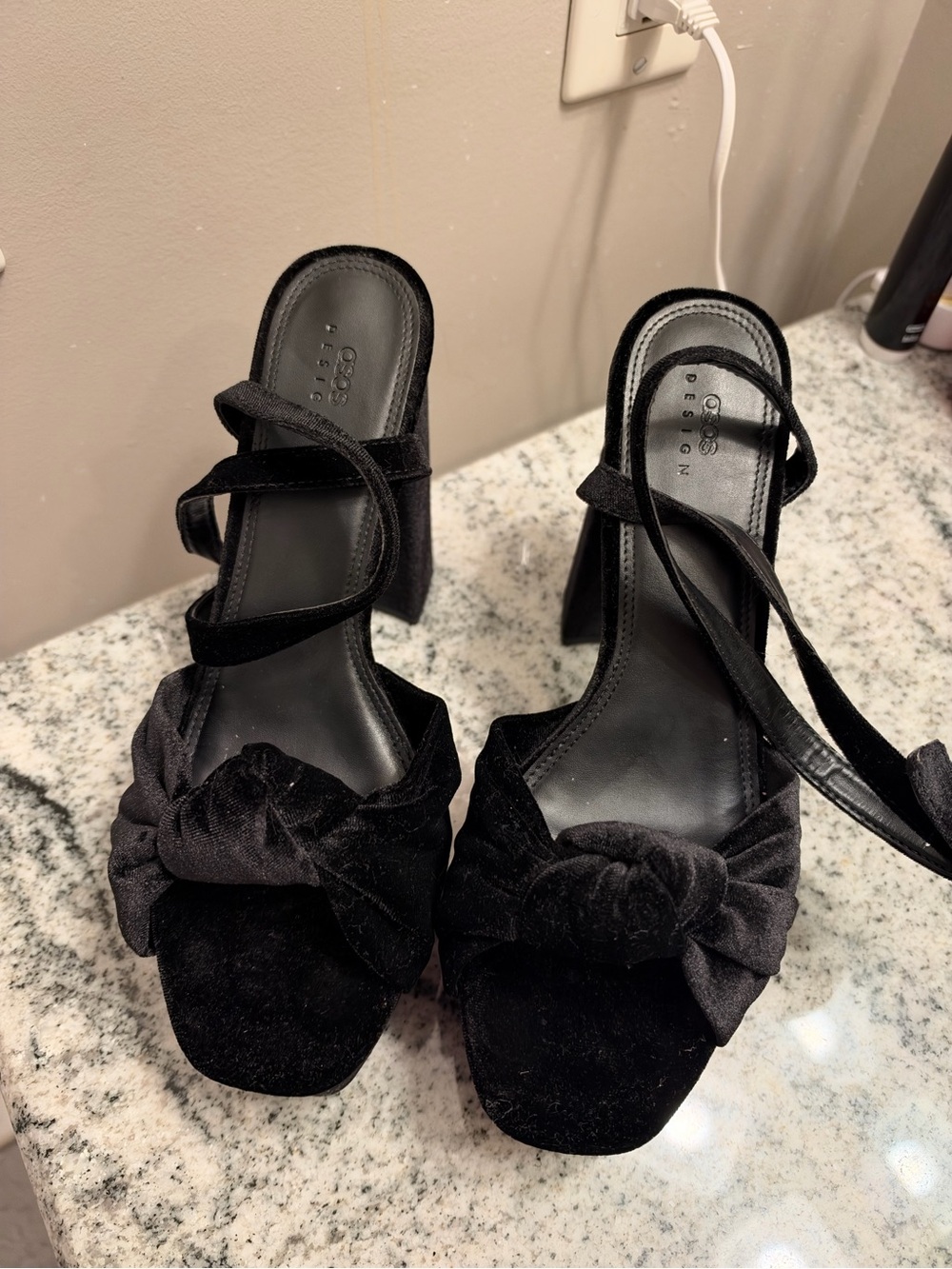 ASOS DESIGN Wide Fit Note knotted pl1tform heeled sandals in black